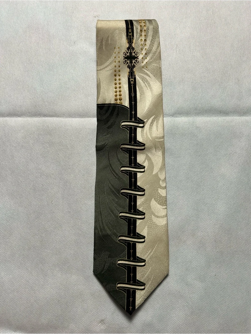 Di Capri silk made in Korea artistic patterned tie